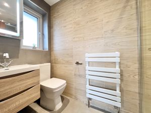 EN SUITE- click for photo gallery